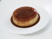 Una foto de flan casero con stevia