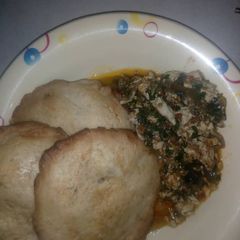 A picture of Gurasa da miyar ganye.