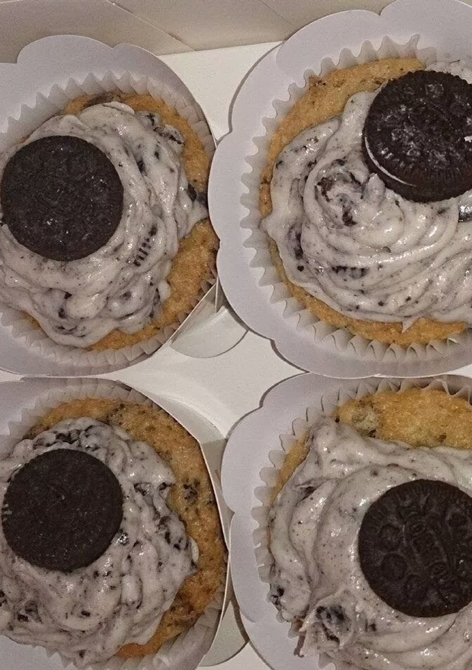 A picture of Oreo cupcakes.