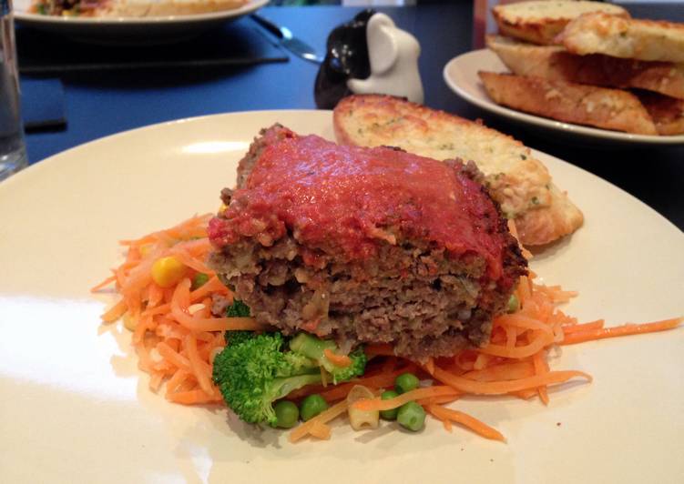Meatloaf with tomato and red pepper sauce