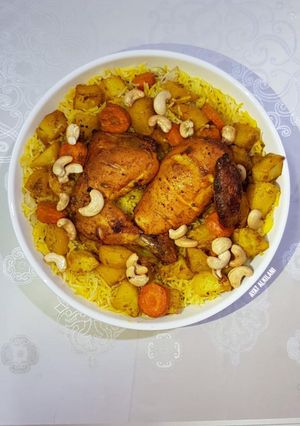 صورة لوصفة الأرز بالزعفران مع الدجاج بالكاري