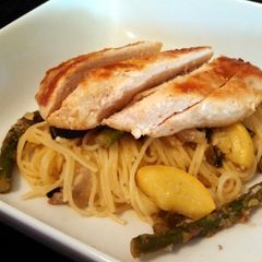 A picture of Garden fresh chicken pasta.