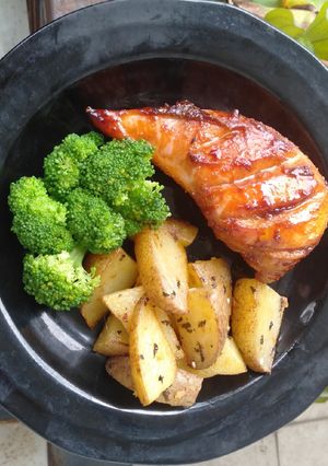 Foto resep Ayam Panggang Teflon + Potato Wedges (Menu Diet)