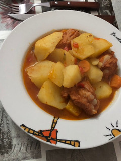 Una foto de Guisado de patatas con costilla adobada