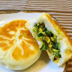A picture of Chinese Dim Sum Chive Buns.