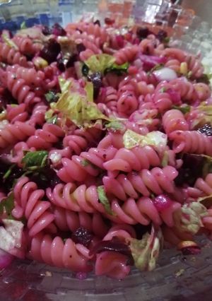 صورة لوصفة سلطة المعكرونة بالشمندر