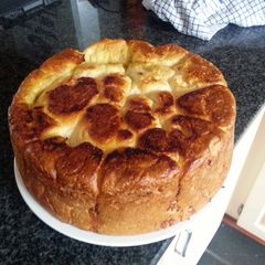 A picture of Garlic ball bread.
