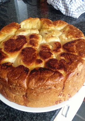 A picture of Garlic ball bread.
