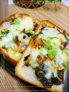 A picture of Wakame Seaweed and Kimchi Toast.