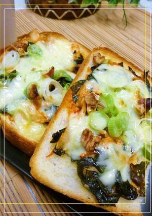 A picture of Wakame Seaweed and Kimchi Toast.