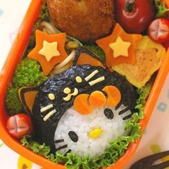 A picture of Black Cat Hello Kitty Halloween Bento.