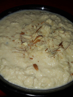 दूध की रबड़ी (doodh ki rabdi recipe in Hindi) रेसिपी मुख्य फोटो