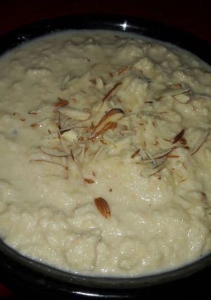 दूध की रबड़ी (doodh ki rabdi recipe in Hindi) रेसिपी मुख्य फोटो