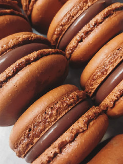 A picture of Macarons chocolat au lait.