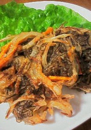 A picture of Mozuku Seaweed Kakiage Fritters.
