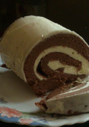A picture of Icecream filled cake.