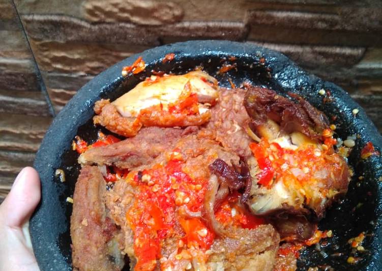 {Cara Membuat Sambal Ayam Geprek yang Renyah