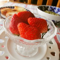 A picture of How to Choose and Prepare Strawberries.
