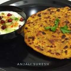 A picture of Missi Roti.