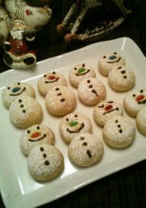 A picture of Cute Snowman Cookie Balls.