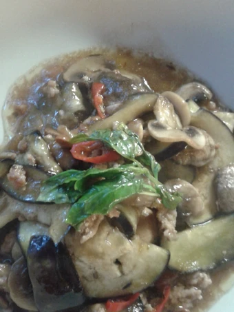 Easy Steps to Make Pad Ma Khure Yaow or stir fry eggplants which Delicious