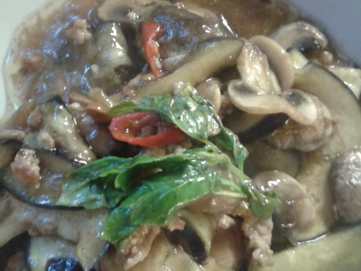 Easy Steps to Make Pad Ma Khure Yaow or stir fry eggplants which Delicious