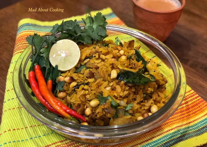 Maharashtrian Poha With Healthy Twist – Super Healthy Breakfast