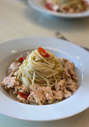Foto resep Spaghetti aglio olio with salmon