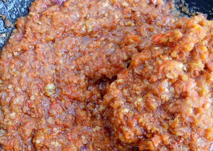 Bagaimana Menyiapkan Sambal Bawang Untuk Semua Makanan yang Sempurna