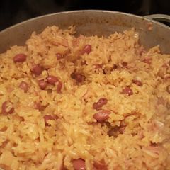 A picture of Arroz con habichuelas.