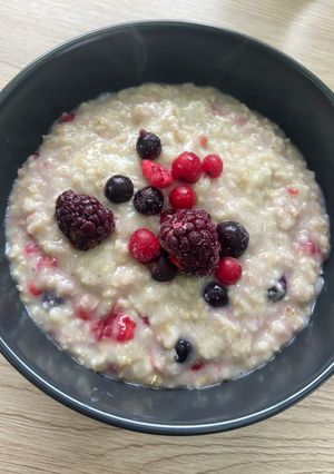 Vegán erdei gyümölcsös zabkása recept fotója