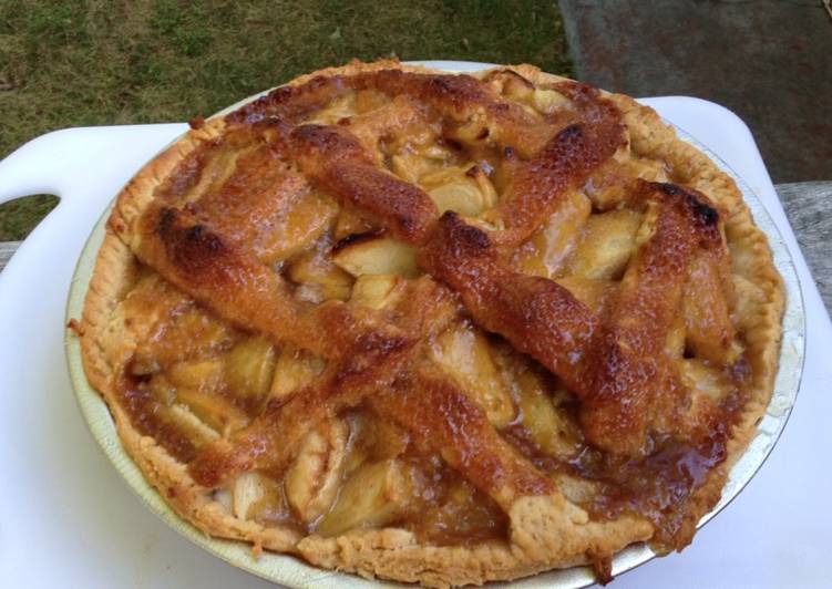 Simple Way to Prepare Apple Pie in 20 Minutes for Young Wife