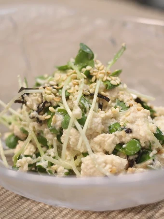 Easy Steps to Make Recipes Tossed Tofu and Daikon Radish Sprout Salad the Delicious Can Pamper Your Tongue.