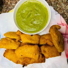 A picture of Banana bajji/valakai bajji.