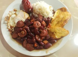 Una foto de Bandeja paisa falsa