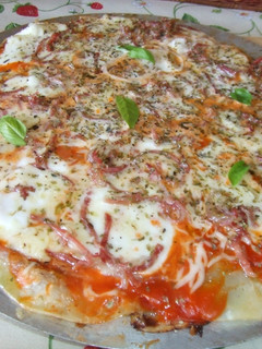 Una foto de Pizza de patatas en pétalos