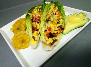 Una foto de Un día caluroso es bueno una ensalada de lechuga
