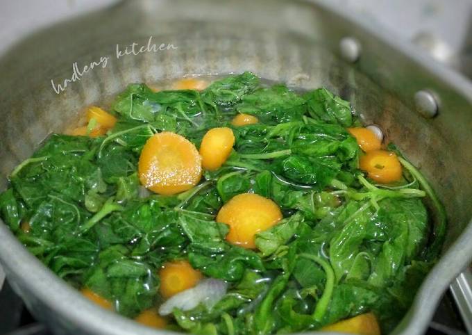 Langkah Mudah untuk Membuat Sayur bening bayam & wortel Anti Gagal