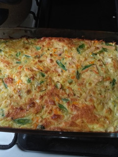 Una foto de Fritata de verduras y pollo
