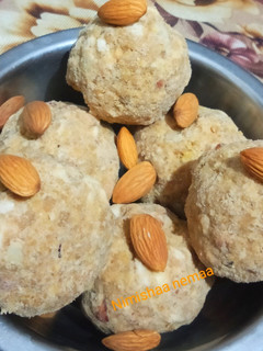 गोंद मखाने के लड्डू (gond makhane ke ladoo recipe in Hindi) रेसिपी मुख्य फोटो
