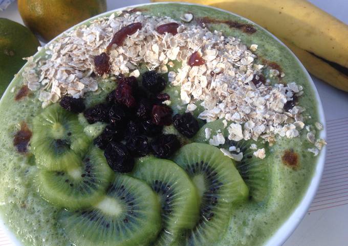 Steps to Prepare Perfect Green Smoothie Bowl