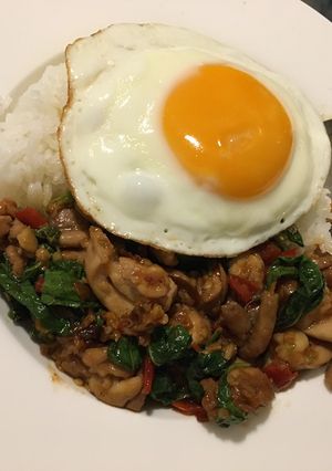 รูปของ ผัดกะเพรา ไข่ดาว