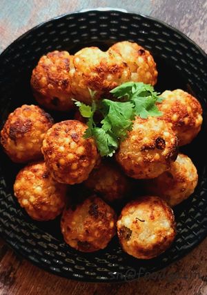 A picture of Sabudana Vada Pops.