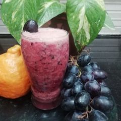 A picture of Orange and Grapes Smoothie.