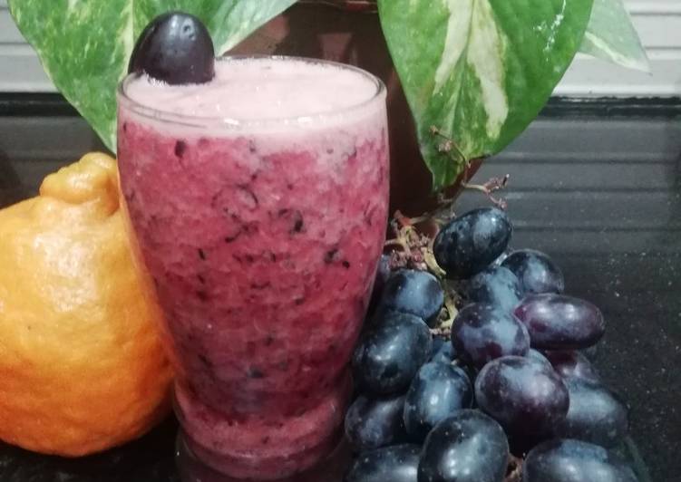 Steps to Make Delicious Orange &amp; Grapes Smoothie