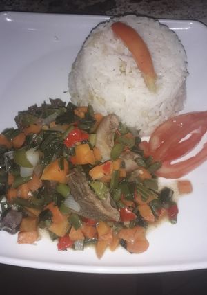 A picture of White rice and vegies.