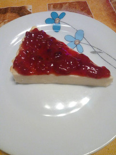Una foto de Tarta de queso con mermelada de frutos del bosque