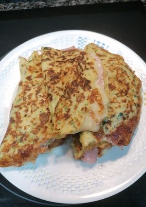 Una foto de 231. Tortitas de calabacín rellenas de jamón y mozzarella