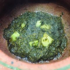 A picture of Alu palak.