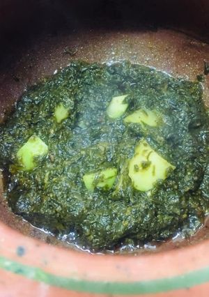 A picture of Alu palak.